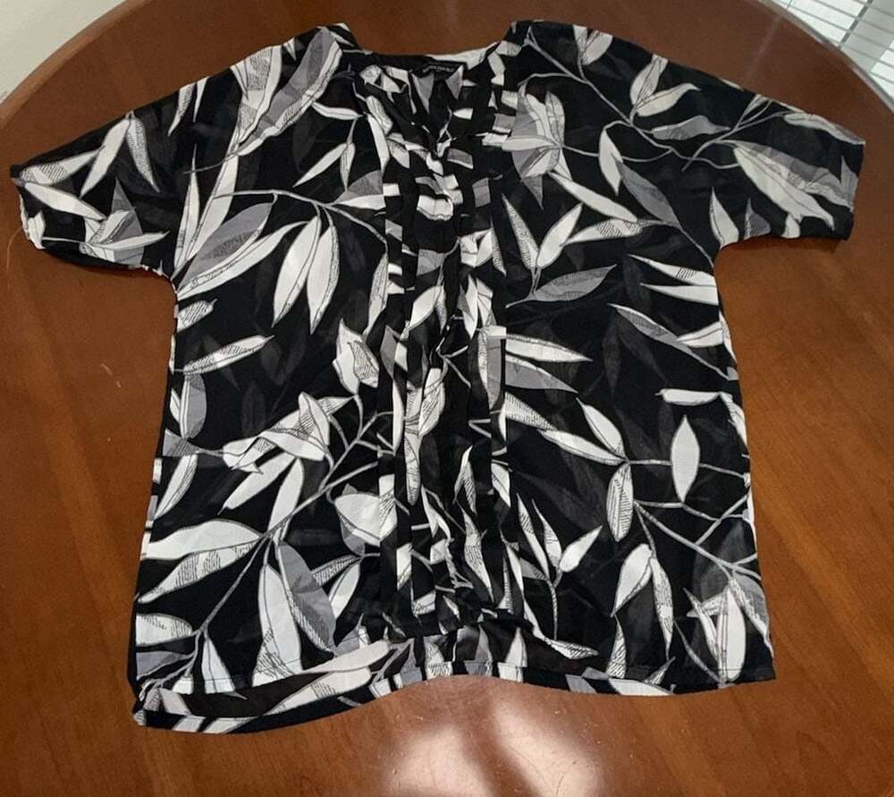 Banana Republic Black and White Leaf Print Blouse Size S